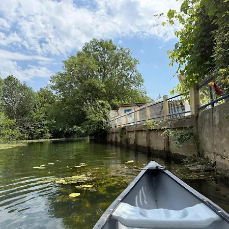 Hébergement de vacances Maison Au Bord De L'eau Dans Le Marais Poitevin Magne (Deux-Sevres)