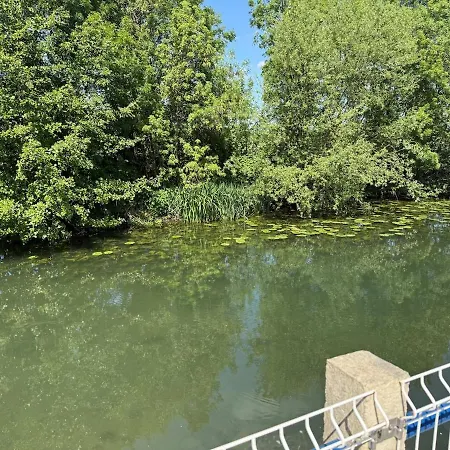 Hébergement de vacances Maison Au Bord De L'eau Dans Le Marais Poitevin